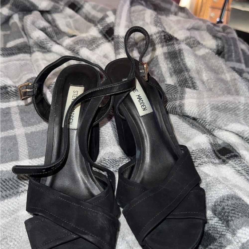 Steve Madden Black Heels with Strappy Design and Stiletto Heel